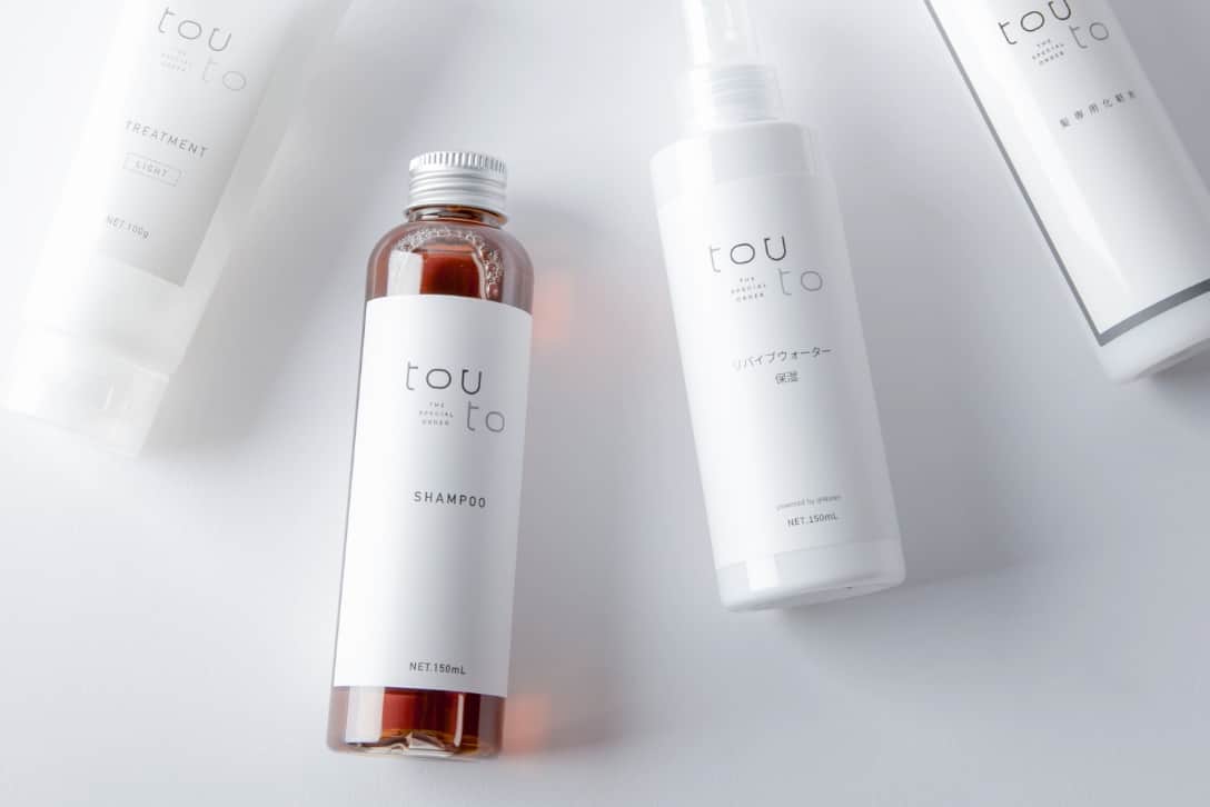 とうと=ずっと あなたの近くに美しさが寄り添いますように。そんな想いを込めて。