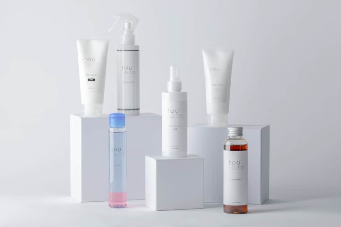 とうと=ずっと あなたの近くに美しさが寄り添いますように。そんな想いを込めて。